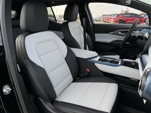 New 2026 Chevrolet Equinox EV LT image 22