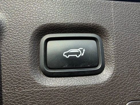 Used 2020 Hyundai Santa Fe Limited image 40