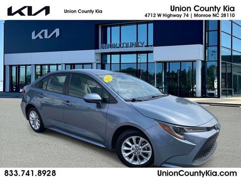 Used 2022 Toyota Corolla LE w/ LE Convenience Package FWD image 1