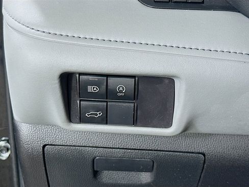 Used 2024 Toyota Highlander XLE image 19