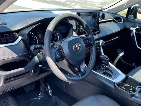 Used 2022 Toyota RAV4 XLE w/ Convenience Package FWD image 9
