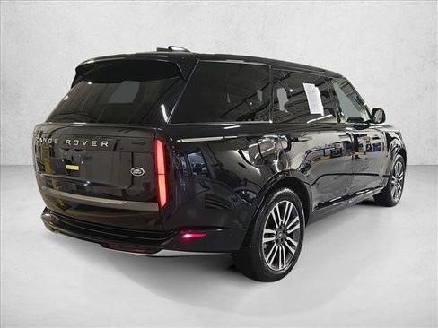 Used 2023 Land Rover Range Rover Long Wheelbase SE image 5