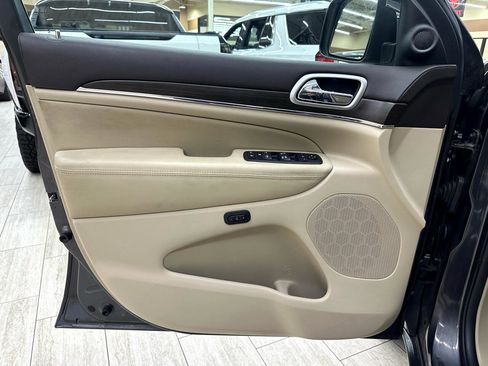 Used 2018 Jeep Grand Cherokee Overland image 17