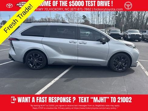 Used 2023 Toyota Sienna XSE image 3