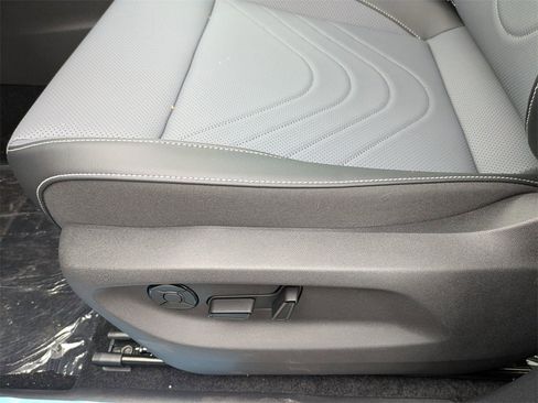 New 2026 Volkswagen Tiguan SE image 14