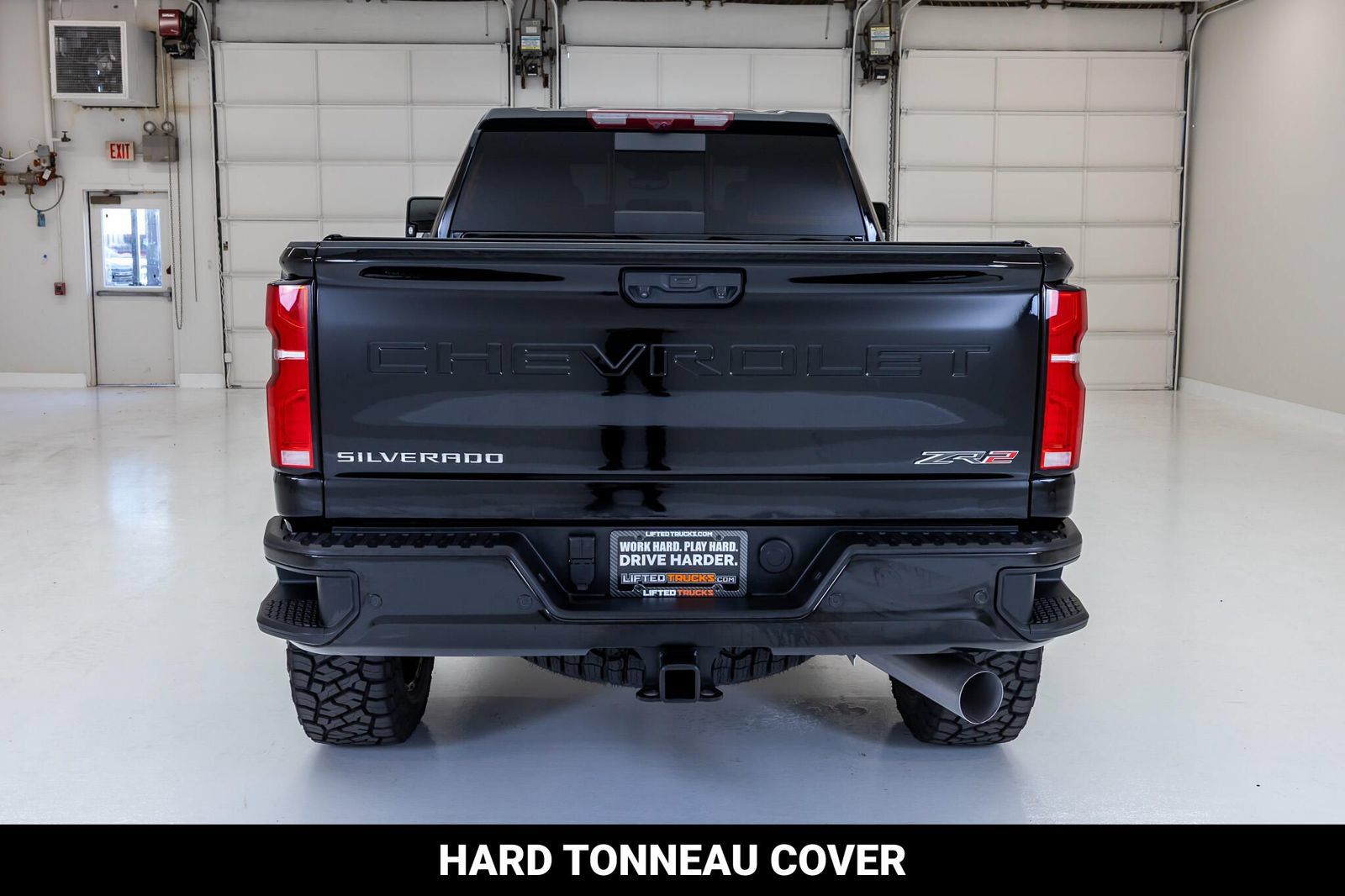 Used 2025 Chevrolet Silverado 2500 ZR2 w/ Technology Package AWD/4WD image 8