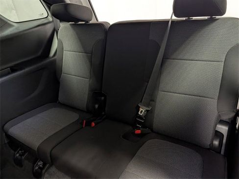 Used 2023 Chevrolet Traverse LT image 13