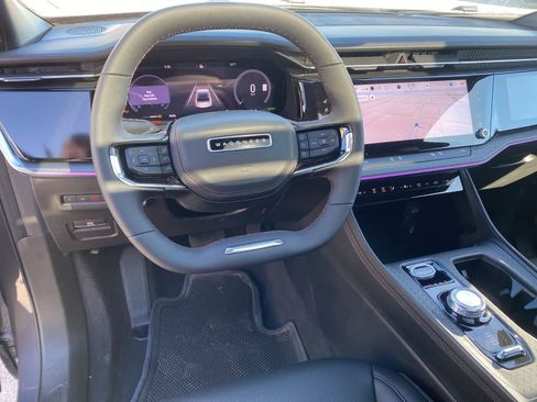 Used 2025 Jeep Wagoneer S Limited w/ Comfort Package image 10