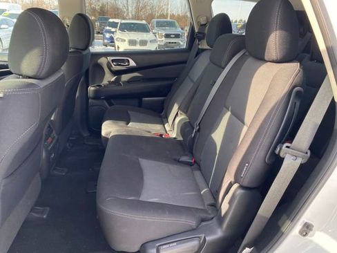Used 2020 Nissan Pathfinder S image 16