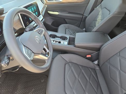 New 2026 Volkswagen Atlas SE image 10