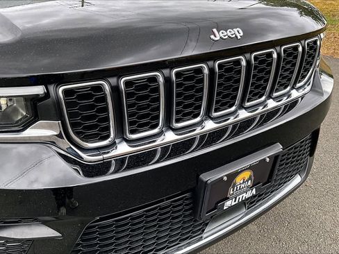 Used 2023 Jeep Grand Cherokee Laredo X AWD/4WD image 33