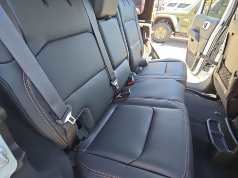 New 2026 Jeep Wrangler Unlimited Sahara AWD/4WD image 11