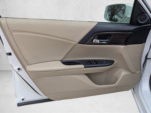 Used 2016 Honda Accord EX image 7