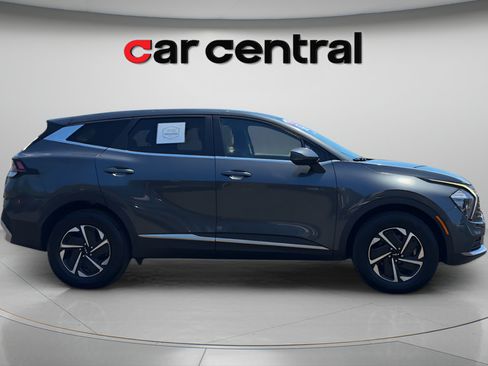 Used 2023 Kia Sportage LX AWD/4WD image 6