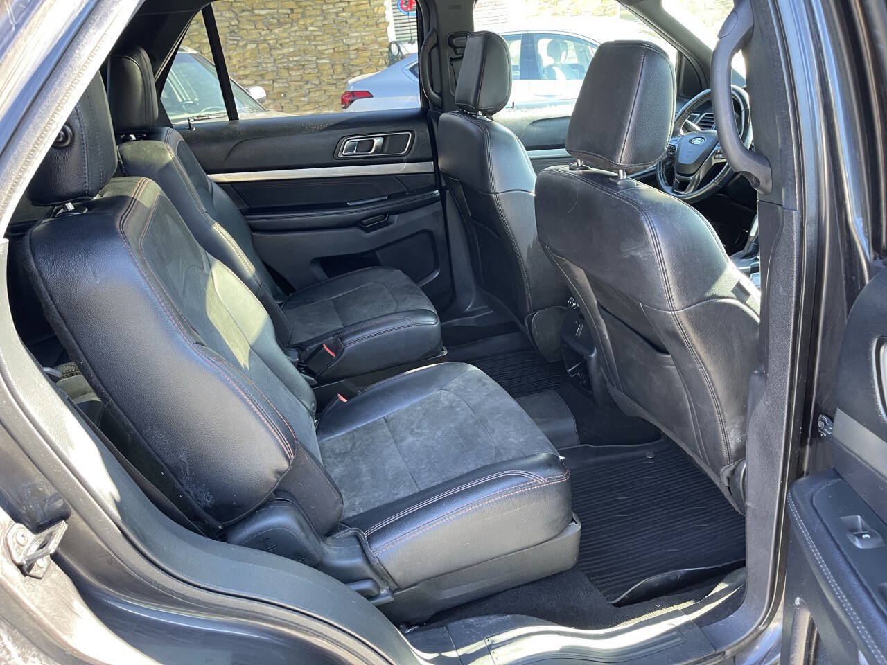 Used 2019 Ford Explorer XLT w/ Equipment Group 202A AWD/4WD image 11