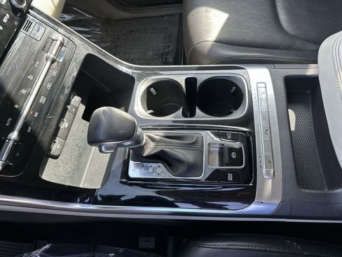 Certified 2024 Kia Carnival EX FWD image 21