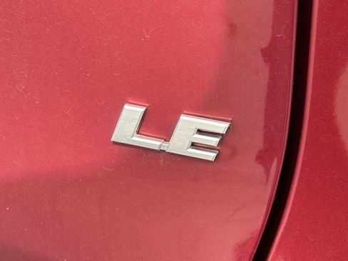 Used 2019 Toyota RAV4 LE FWD image 10