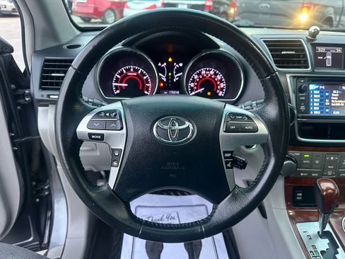 Used 2013 Toyota Highlander Limited image 40