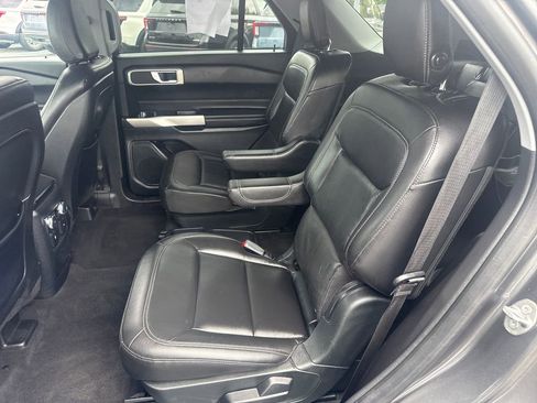Used 2020 Ford Explorer XLT w/ Equipment Group 202A AWD/4WD image 18
