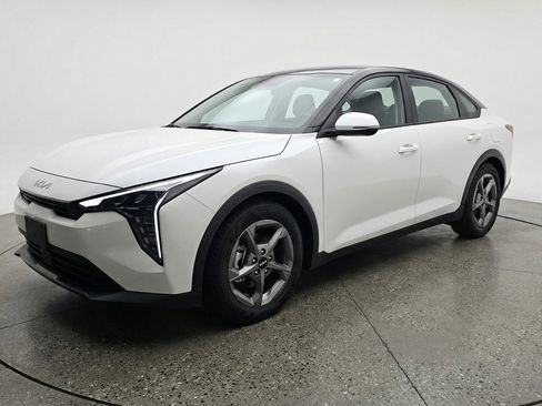 Used 2025 Kia K4 LXS image 3