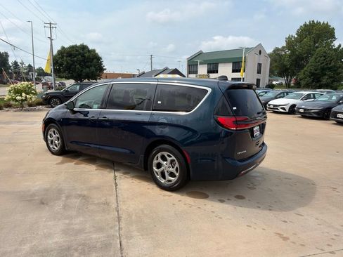 Used 2024 Chrysler Pacifica Limited FWD image 8