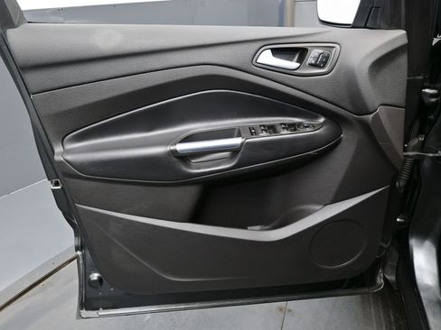 Used 2019 Ford Escape Titanium image 9