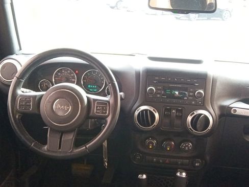 Used 2017 Jeep Wrangler Rubicon w/ Power Convenience Group AWD/4WD image 24