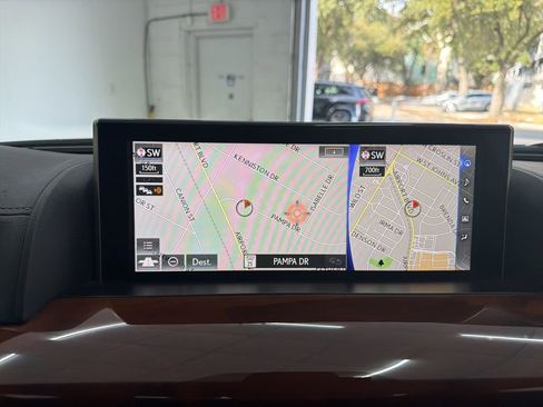 Used 2020 Lexus LX 570 4WD w/ Luxury Package image 34