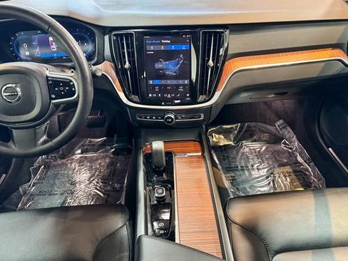 Used 2024 Volvo V60 B5 Cross Country Plus w/ Protection Package Premier image 30