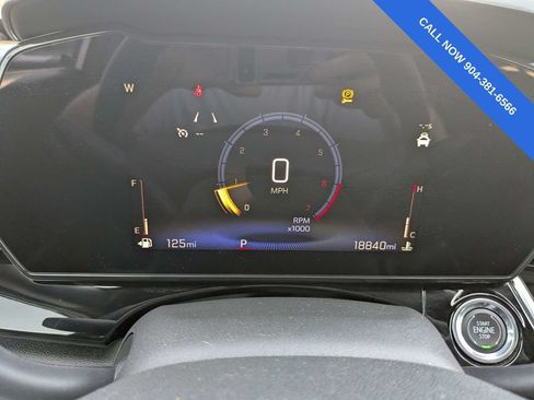 Used 2025 Chevrolet Trax RS w/ Sunroof Package FWD image 30