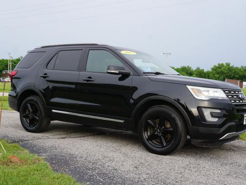 Used 2017 Ford Explorer XLT AWD/4WD image 5