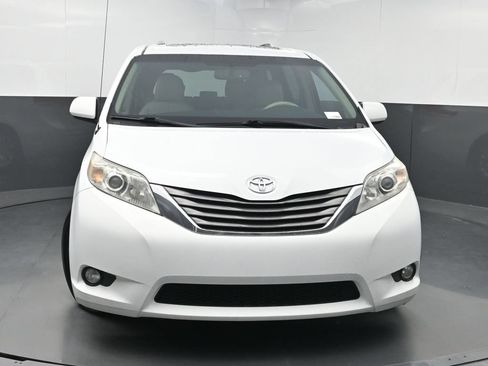 Used 2013 Toyota Sienna XLE FWD image 36