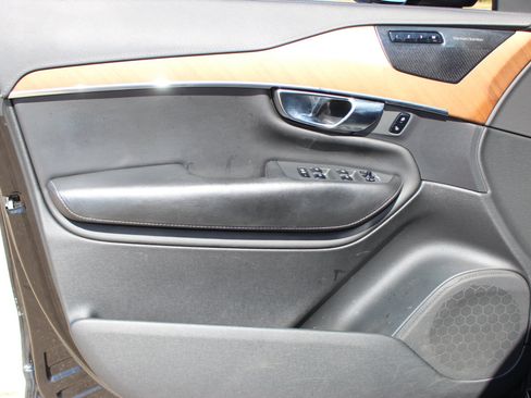 Used 2020 Volvo XC90 T6 Inscription w/ Protection Package Premier image 10