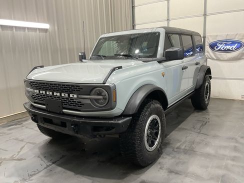 Used 2022 Ford Bronco Badlands w/ Sasquatch Package image 3