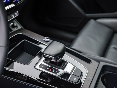 Used 2024 Audi Q5 2.0T Premium w/ Convenience Package image 24