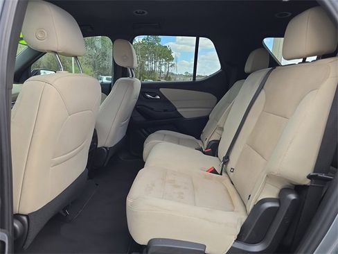 Used 2023 Chevrolet Traverse LS image 13