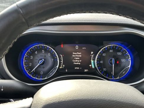 Certified 2021 Chrysler Pacifica Touring-L w/ Uconnect Theater Family Group image 32