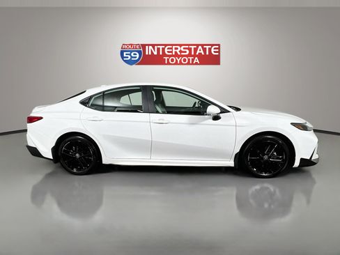 Used 2025 Toyota Camry SE w/ Convenience Package AWD/4WD image 8