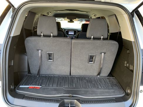 Used 2023 GMC Acadia SLE image 32