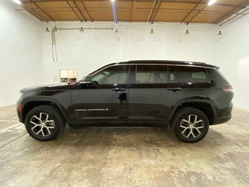 Used 2024 Jeep Grand Cherokee L Limited AWD/4WD image 2