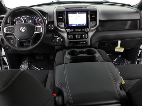 New 2026 RAM 1500 Express AWD/4WD image 9