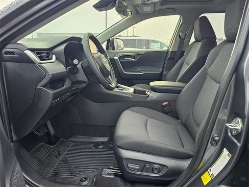 Used 2025 Toyota RAV4 XLE image 19