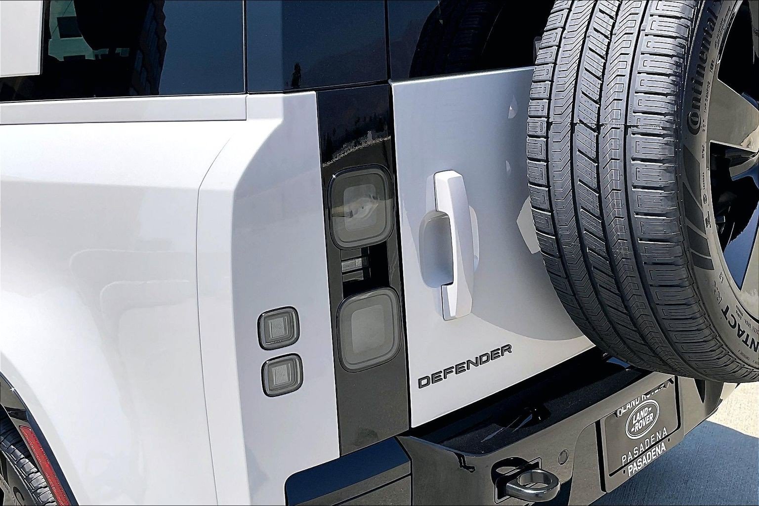 New 2026 Land Rover Defender 110 X-Dynamic SE AWD/4WD image 8