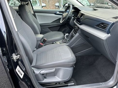 Used 2024 Volkswagen Taos SE image 12