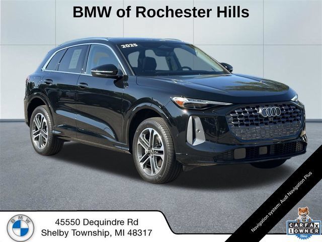 Used 2025 Audi Q5 Premium Plus w/ Premium Plus AWD/4WD image 1