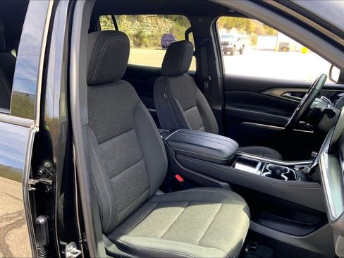 Used 2024 Chevrolet Traverse LT image 7