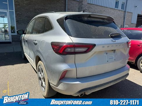 Used 2023 Ford Escape ST-Line w/ Tech Pack #1 AWD/4WD image 6