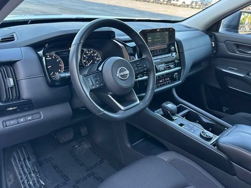 Used 2023 Nissan Pathfinder SV w/ SV Premium Package AWD/4WD image 31