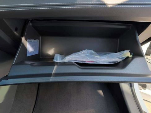 Used 2025 Buick Envision Sport Touring AWD/4WD image 19