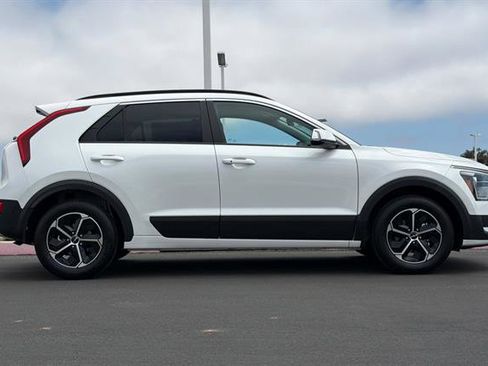New 2026 Kia Niro EX FWD image 3